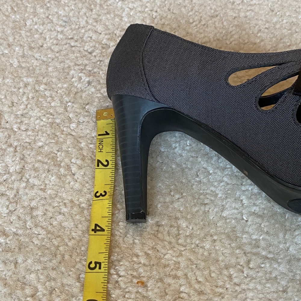 Ann Marino grey Lido bow tie shoes. - Picture 12 of 12